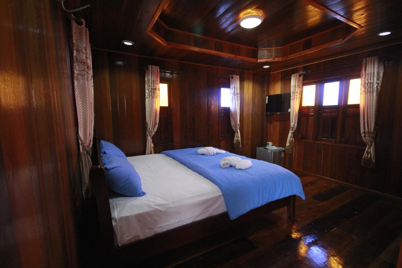 Ma Der Bua Hotel Kumphawapi Εξωτερικό φωτογραφία